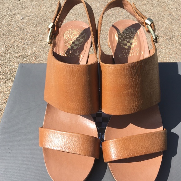 Vince Camuto Shoes - NWOT Vince Camuto women’s sandal